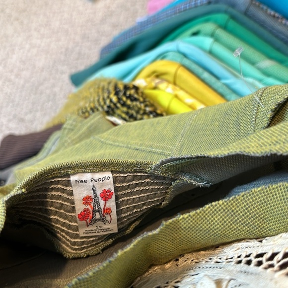 Free People green with cream lace v back sleeveless top size S - Picture 2 of 3